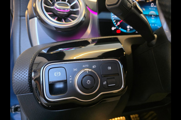 Mercedes-Benz A-Klasse NAP !! / PANO / SFEER / BURMESTER / KEYLESS / CARPLAY / CAMERA / MEMORY / ALCANTARA / FLIPPERS / 19 INCH !