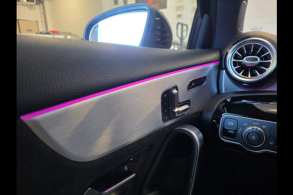 Mercedes-Benz A-Klasse NAP !! / PANO / SFEER / BURMESTER / KEYLESS / CARPLAY / CAMERA / MEMORY / ALCANTARA / FLIPPERS / 19 INCH !