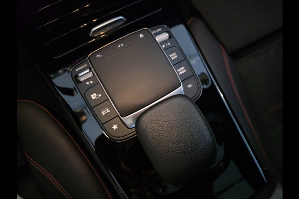 Mercedes-Benz A-Klasse NAP !! / PANO / SFEER / BURMESTER / KEYLESS / CARPLAY / CAMERA / MEMORY / ALCANTARA / FLIPPERS / 19 INCH !