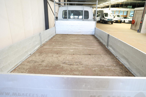 Iveco Daily 35C18H 3.0 AUTOMAAT TREKHAAK OPEN LAADBAK