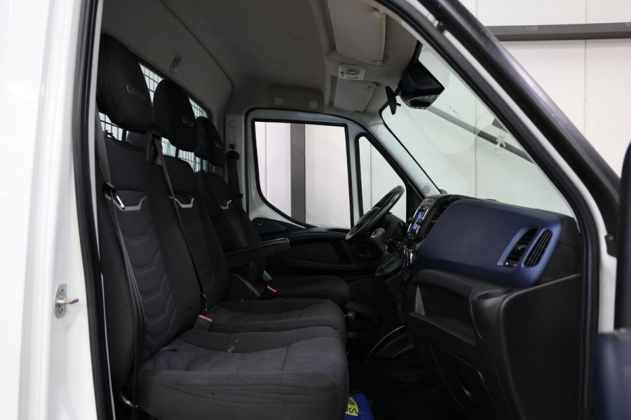 Iveco Daily 35C18H 3.0 AUTOMAAT TREKHAAK OPEN LAADBAK