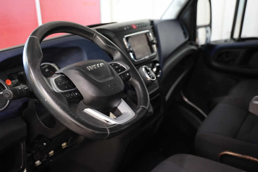 Iveco Daily 35C18H 3.0 AUTOMAAT TREKHAAK OPEN LAADBAK
