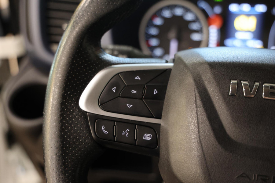 Iveco Daily 35C18H 3.0 AUTOMAAT TREKHAAK OPEN LAADBAK