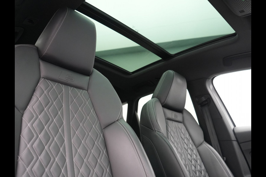Audi Q4 e-tron 50 quattro S Line 82 kWh 299pk Dealer O.H | Trekhaak Af Fabriek | Panodak | Adaptive Cruise | Camera | Lederen Sportstoelen Memory & Verwarmd | Matrix LED | BLIS | Keyless | Navigatie | Virtual | DAB | 20"L.M |