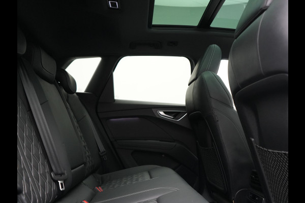 Audi Q4 e-tron 50 quattro S Line 82 kWh 299pk Dealer O.H | Trekhaak Af Fabriek | Panodak | Adaptive Cruise | Camera | Lederen Sportstoelen Memory & Verwarmd | Matrix LED | BLIS | Keyless | Navigatie | Virtual | DAB | 20"L.M |