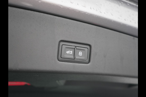 Audi Q4 e-tron 50 quattro S Line 82 kWh 299pk Dealer O.H | Trekhaak Af Fabriek | Panodak | Adaptive Cruise | Camera | Lederen Sportstoelen Memory & Verwarmd | Matrix LED | BLIS | Keyless | Navigatie | Virtual | DAB | 20"L.M |