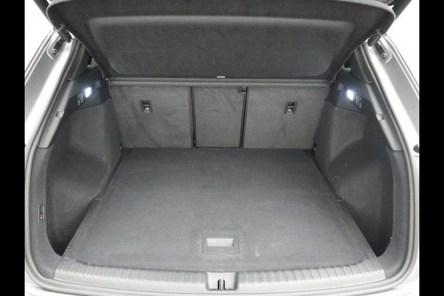 Audi Q4 e-tron 50 quattro S Line 82 kWh 299pk Dealer O.H | Trekhaak Af Fabriek | Panodak | Adaptive Cruise | Camera | Lederen Sportstoelen Memory & Verwarmd | Matrix LED | BLIS | Keyless | Navigatie | Virtual | DAB | 20"L.M |