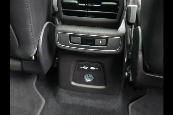 Audi Q4 e-tron 50 quattro S Line 82 kWh 299pk Dealer O.H | Trekhaak Af Fabriek | Panodak | Adaptive Cruise | Camera | Lederen Sportstoelen Memory & Verwarmd | Matrix LED | BLIS | Keyless | Navigatie | Virtual | DAB | 20"L.M |