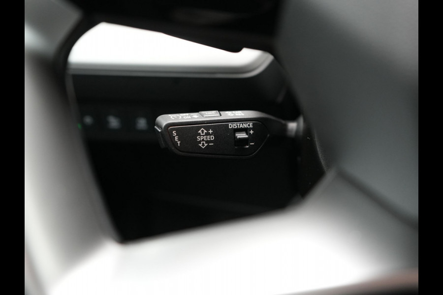 Audi Q4 e-tron 40 Edition 77 kWh 204pk Dealer O.H | Adaptive Cruise | Camera | Sportstoelen Verwarmd | BLIS | Keyless | Virtual | Navigatie | DAB | 19"L.M |