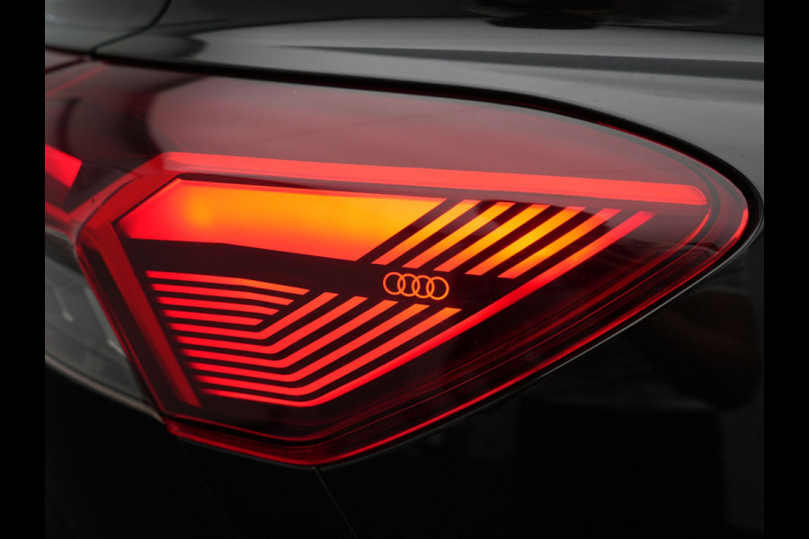 Audi Q4 e-tron 40 Edition 77 kWh 204pk Dealer O.H | Adaptive Cruise | Camera | Sportstoelen Verwarmd | BLIS | Keyless | Virtual | Navigatie | DAB | 19"L.M |