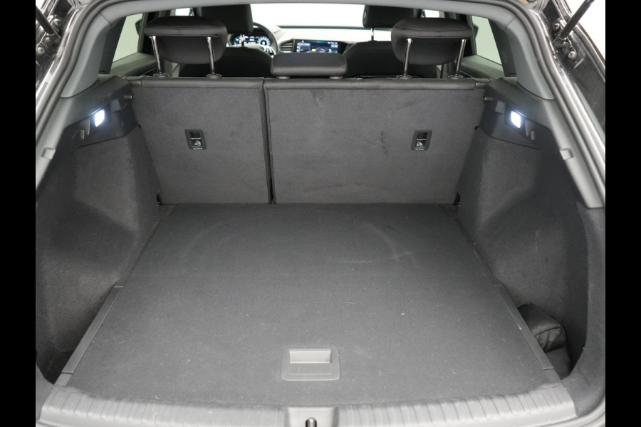 Audi Q4 e-tron 40 Edition 77 kWh 204pk Dealer O.H | Adaptive Cruise | Camera | Sportstoelen Verwarmd | BLIS | Keyless | Virtual | Navigatie | DAB | 19"L.M |