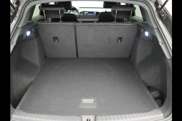 Audi Q4 e-tron 40 Edition 77 kWh 204pk Dealer O.H | Adaptive Cruise | Camera | Sportstoelen Verwarmd | BLIS | Keyless | Virtual | Navigatie | DAB | 19"L.M |