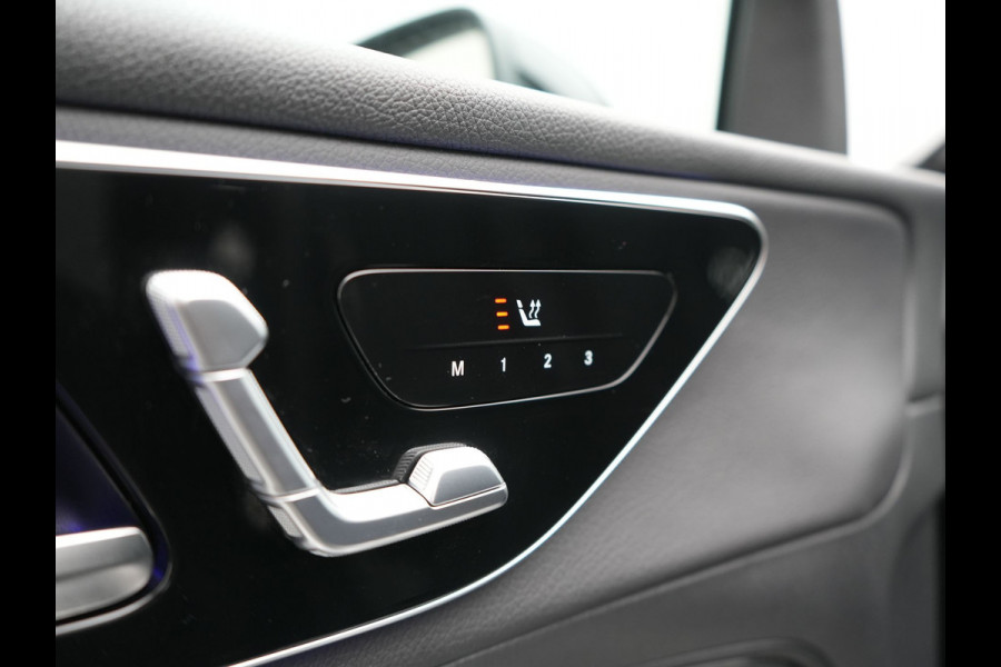 Mercedes-Benz GLC 300e 4MATIC Avantgarde PHEV 313pk Dealer O.H. | Camera | Lederen Sportstoelen Memory & Verwarmd | Sfeerverlichting | Apple Carplay | Blis | Navigatie | DAB | Cruise Control | 18"L.M |