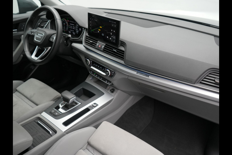 Audi Q5 55 TFSI e S Line PHEV 367pk Dealer O.H. | Trekhaak Af Fabriek | 360 Camera | Alcantara Sportstoelen Verwarmd | Cruise Control | Keyless | Sfeerverlichting | Virtual | Navigatie | DAB | 20"L.M | Plug In Hybrid |