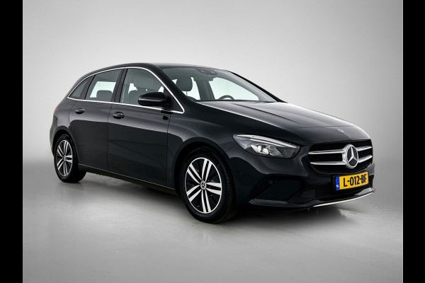 Mercedes-Benz B-Klasse 180 Business Solution Luxury Trekhaak | Parkeerpakket met achteruitrijcamera | Ledkoplampen | Sfeerverlichting | Stoelverwarming. Inclusief 24 maanden MB Certified garantie voor Europa.