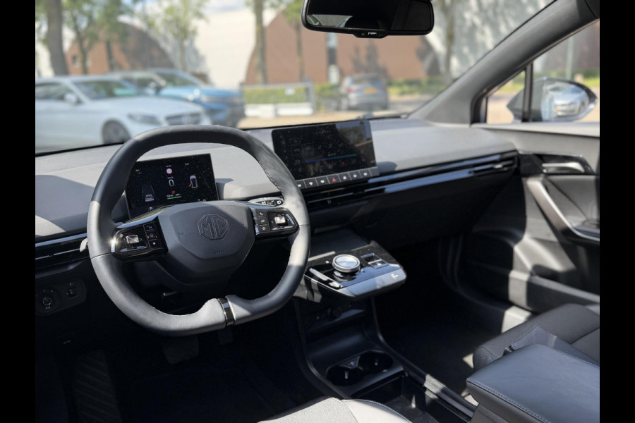 MG Mg4 electric Luxury 64 kWh |360 CAMERA| 7 JAAR MG GARANTIE T/M 07-2031| ELEK. STOEL| DODE HOEK SENSOR| STOEL + STUURVERWARMING| ADAPTIVE CRUISE CONTROL | RIJKLAAR PRIJS |