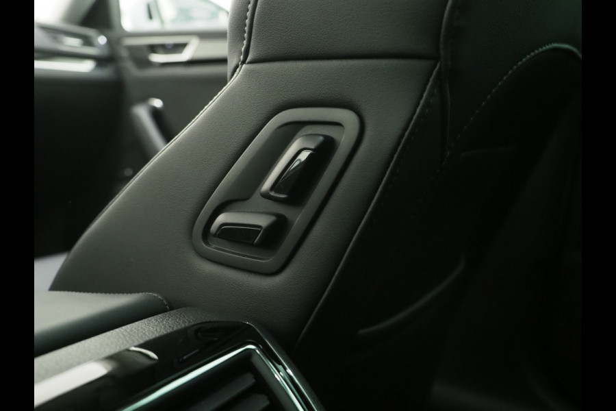 Škoda Superb Combi 1.4 TSI iV Laurin & Klement | Panoramadak | Leder | Trekhaak | Massage | Canton | Stoelkoeling | 360 | Memory