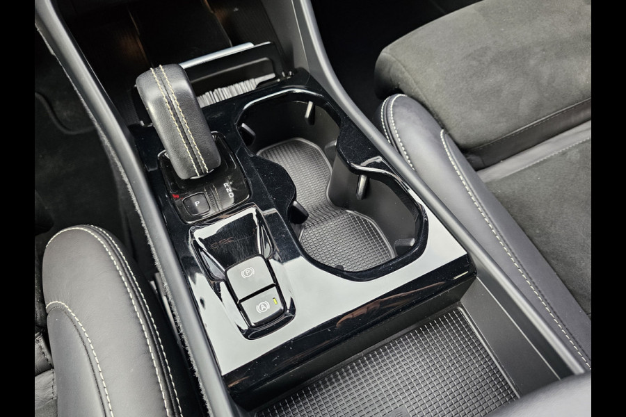 Volvo XC40 1.5 T4 Recharge R-Design PHEV | LED | Trekhaak | 360 camera | Elek. stoelen + mermory | Stoelverwarming | Alcantara |