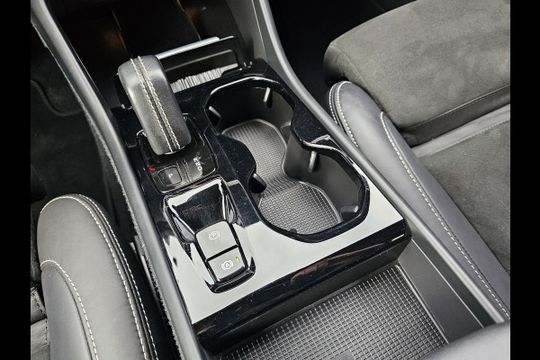 Volvo XC40 1.5 T4 Recharge R-Design PHEV | LED | Trekhaak | 360 camera | Elek. stoelen + mermory | Stoelverwarming | Alcantara |