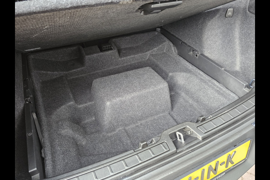 Volvo XC40 1.5 T4 Recharge R-Design PHEV | LED | Trekhaak | 360 camera | Elek. stoelen + mermory | Stoelverwarming | Alcantara |
