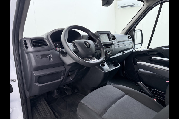 Renault Master T35 2.3 dCi 150 L2H2 Camera Navi Dab Trekhaak Lane-dep. Treeplanken Apple/Android CruiseControl Pdc Elek.Ramen/Spiegels Aut.Verlichting Start/Stop Armsteun Mistlampen Energy Comfort