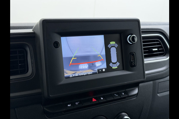 Renault Master T35 2.3 dCi 150 L2H2 Camera Navi Dab Trekhaak Lane-dep. Treeplanken Apple/Android CruiseControl Pdc Elek.Ramen/Spiegels Aut.Verlichting Start/Stop Armsteun Mistlampen Energy Comfort