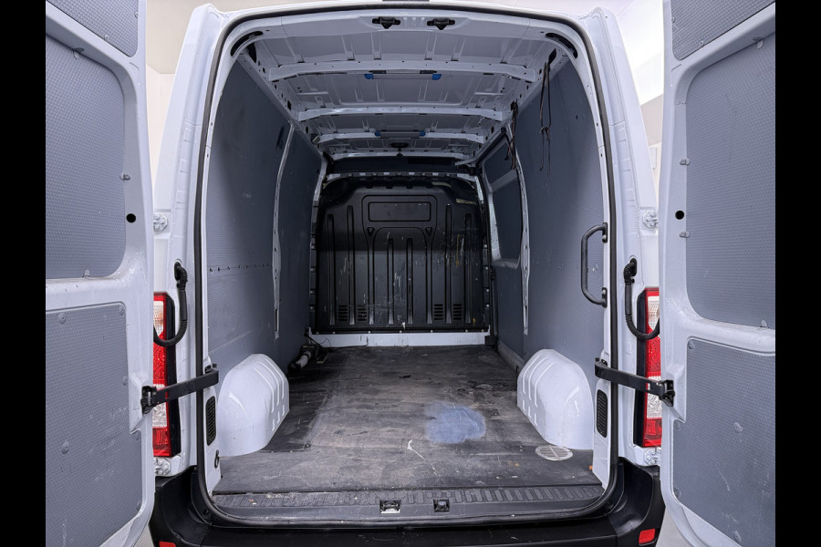 Renault Master T35 2.3 dCi 150 L2H2 Camera Navi Dab Trekhaak Lane-dep. Treeplanken Apple/Android CruiseControl Pdc Elek.Ramen/Spiegels Aut.Verlichting Start/Stop Armsteun Mistlampen Energy Comfort