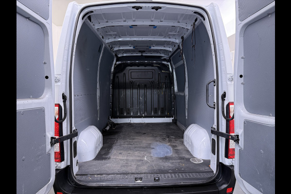 Renault Master T35 2.3 dCi 150 L2H2 Camera Navi Dab Trekhaak Lane-dep. Treeplanken Apple/Android CruiseControl Pdc Elek.Ramen/Spiegels Aut.Verlichting Start/Stop Armsteun Mistlampen Energy Comfort