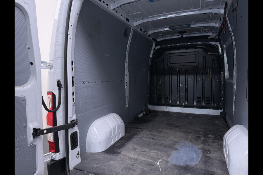 Renault Master T35 2.3 dCi 150 L2H2 Camera Navi Dab Trekhaak Lane-dep. Treeplanken Apple/Android CruiseControl Pdc Elek.Ramen/Spiegels Aut.Verlichting Start/Stop Armsteun Mistlampen Energy Comfort