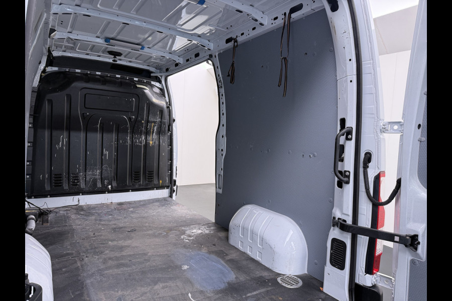 Renault Master T35 2.3 dCi 150 L2H2 Camera Navi Dab Trekhaak Lane-dep. Treeplanken Apple/Android CruiseControl Pdc Elek.Ramen/Spiegels Aut.Verlichting Start/Stop Armsteun Mistlampen Energy Comfort