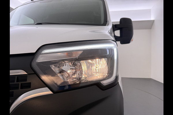 Renault Master T35 2.3 dCi 150 L2H2 Camera Navi Dab Trekhaak Lane-dep. Treeplanken Apple/Android CruiseControl Pdc Elek.Ramen/Spiegels Aut.Verlichting Start/Stop Armsteun Mistlampen Energy Comfort