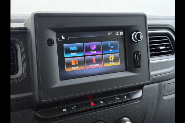 Renault Master T35 2.3 dCi 150 L2H2 Camera Navi Dab Trekhaak Lane-dep. Treeplanken Apple/Android CruiseControl Pdc Elek.Ramen/Spiegels Aut.Verlichting Start/Stop Armsteun Mistlampen Energy Comfort