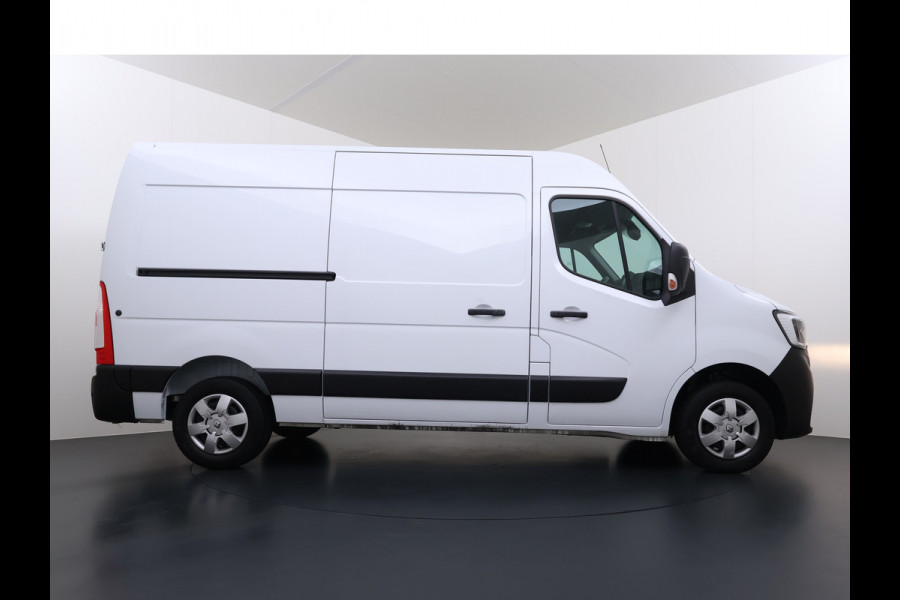 Renault Master T35 2.3 dCi 150 L2H2 Camera Navi Dab Trekhaak Lane-dep. Treeplanken Apple/Android CruiseControl Pdc Elek.Ramen/Spiegels Aut.Verlichting Start/Stop Armsteun Mistlampen Energy Comfort