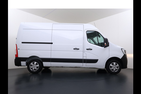Renault Master T35 2.3 dCi 150 L2H2 Camera Navi Dab Trekhaak Lane-dep. Treeplanken Apple/Android CruiseControl Pdc Elek.Ramen/Spiegels Aut.Verlichting Start/Stop Armsteun Mistlampen Energy Comfort