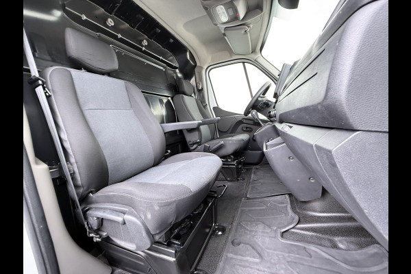 Renault Master T35 2.3 dCi 150 L2H2 Camera Navi Dab Trekhaak Lane-dep. Treeplanken Apple/Android CruiseControl Pdc Elek.Ramen/Spiegels Aut.Verlichting Start/Stop Armsteun Mistlampen Energy Comfort