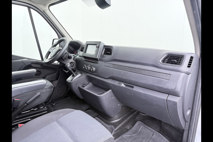 Renault Master T35 2.3 dCi 150 L2H2 Camera Navi Dab Trekhaak Lane-dep. Treeplanken Apple/Android CruiseControl Pdc Elek.Ramen/Spiegels Aut.Verlichting Start/Stop Armsteun Mistlampen Energy Comfort