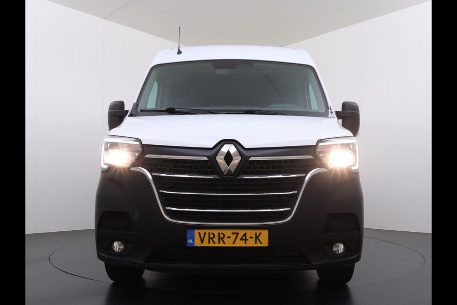 Renault Master T35 2.3 dCi 150 L2H2 Camera Navi Dab Trekhaak Lane-dep. Treeplanken Apple/Android CruiseControl Pdc Elek.Ramen/Spiegels Aut.Verlichting Start/Stop Armsteun Mistlampen Energy Comfort