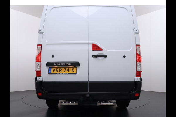 Renault Master T35 2.3 dCi 150 L2H2 Camera Navi Dab Trekhaak Lane-dep. Treeplanken Apple/Android CruiseControl Pdc Elek.Ramen/Spiegels Aut.Verlichting Start/Stop Armsteun Mistlampen Energy Comfort