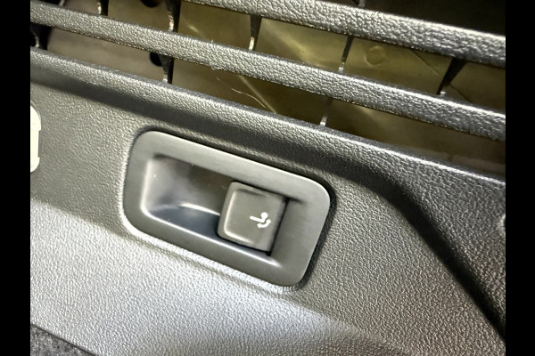 Volkswagen ID.4 Family 77 kWh SOH 91.7%, Panoramadak, Trekhaak, Camera, Stoelverwarming