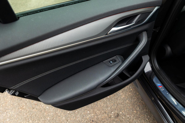 BMW 5 Serie 520i High Executive Edition I M-Sport I schuifdak I 1 ste eigenaar I comfortsoel I