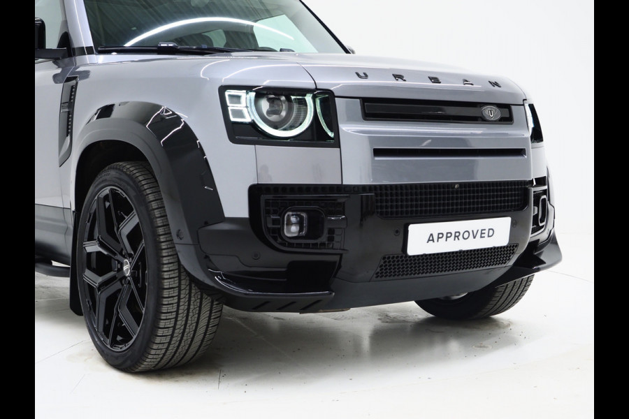 Land Rover Defender 110 2.0 P400e 110 Urban WideTrack Look | Panoramadak | Explorer Pack | Sidesteps | Lightbar | Trekhaak | Meridian
