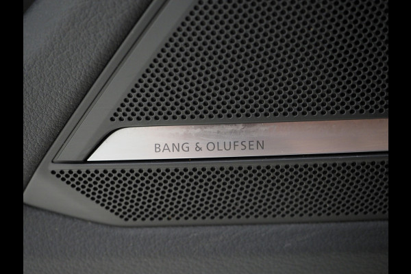 Audi A6 Avant 55 TFSI e quattro Competition Full Black | Panoramadak | Leder | B&O Audio | Camera | Stoelverwarming | Cruise | Carplay