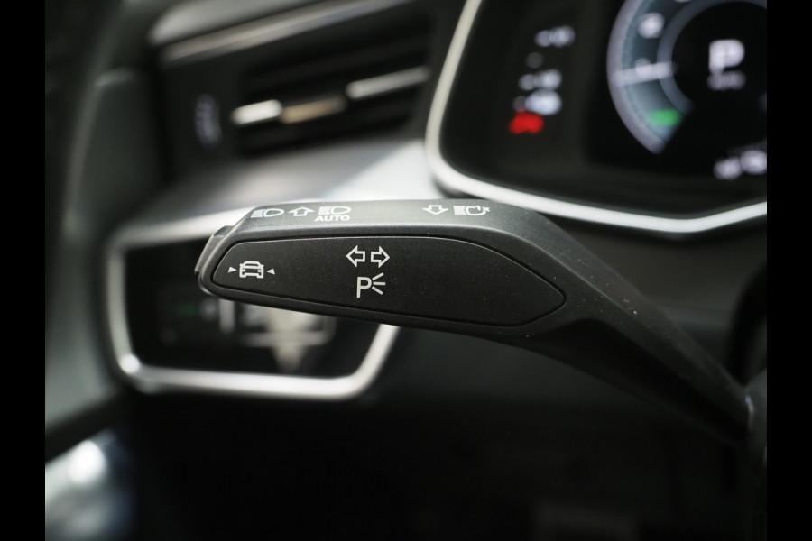 Audi A6 Avant 55 TFSI e quattro Competition Full Black | Panoramadak | Leder | B&O Audio | Camera | Stoelverwarming | Cruise | Carplay