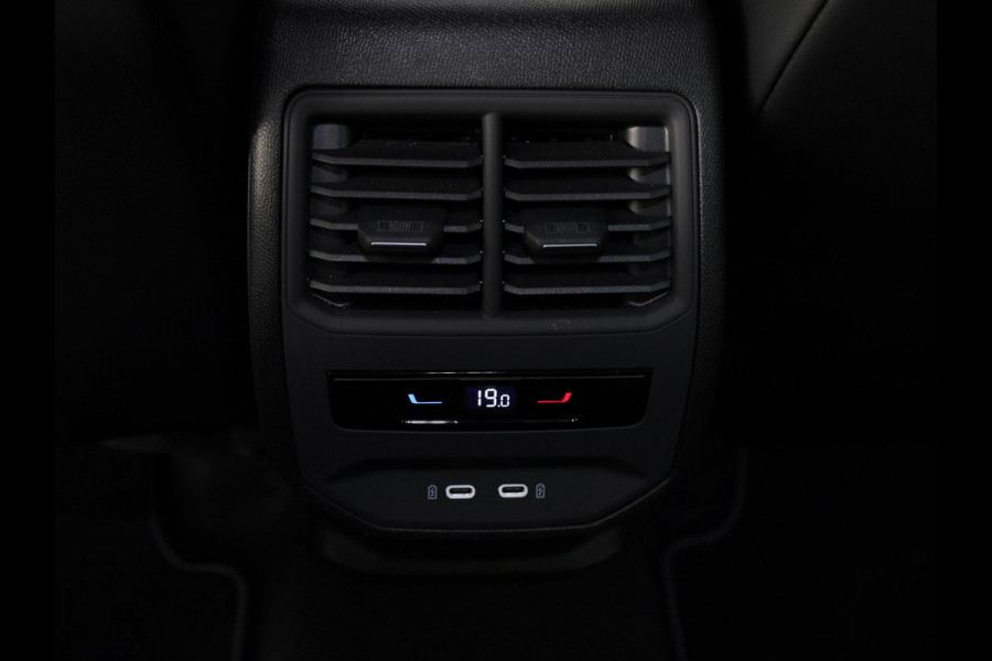 Seat Leon Sportstourer 1.5 TSI e-Hybrid FR PHEV First Edition 204 pk Automaat | Verlengde garantie | Navigatie | Parkeersensoren (Park assist) | Achteruitrijcamera | Adaptieve cruise control | Matrix LED koplampen |