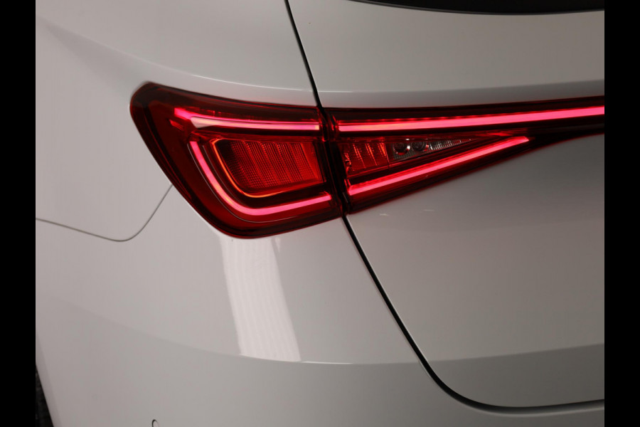 Seat Leon Sportstourer 1.5 TSI e-Hybrid FR PHEV First Edition 204 pk Automaat | Verlengde garantie | Navigatie | Parkeersensoren (Park assist) | Achteruitrijcamera | Adaptieve cruise control | Matrix LED koplampen |