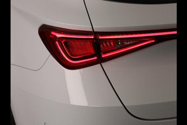 Seat Leon Sportstourer 1.5 TSI e-Hybrid FR PHEV First Edition 204 pk Automaat | Verlengde garantie | Navigatie | Parkeersensoren (Park assist) | Achteruitrijcamera | Adaptieve cruise control | Matrix LED koplampen |
