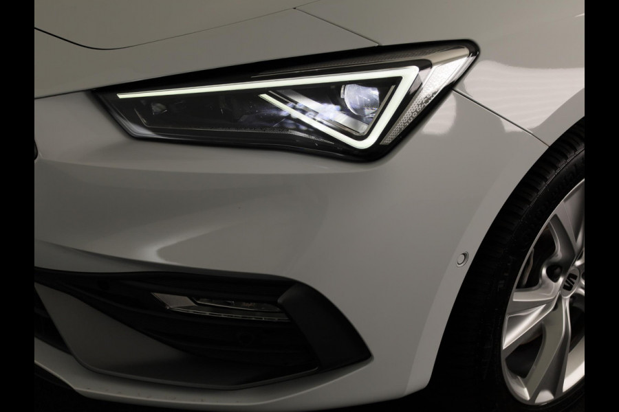 Seat Leon Sportstourer 1.5 TSI e-Hybrid FR PHEV First Edition 204 pk Automaat | Verlengde garantie | Navigatie | Parkeersensoren (Park assist) | Achteruitrijcamera | Adaptieve cruise control | Matrix LED koplampen |