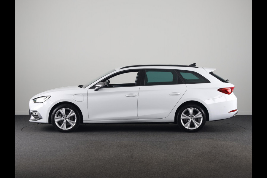 Seat Leon Sportstourer 1.5 TSI e-Hybrid FR PHEV First Edition 204 pk Automaat | Verlengde garantie | Navigatie | Parkeersensoren (Park assist) | Achteruitrijcamera | Adaptieve cruise control | Matrix LED koplampen |