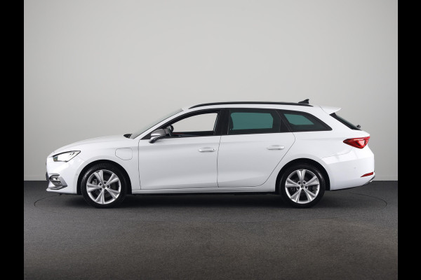 Seat Leon Sportstourer 1.5 TSI e-Hybrid FR PHEV First Edition 204 pk Automaat | Verlengde garantie | Navigatie | Parkeersensoren (Park assist) | Achteruitrijcamera | Adaptieve cruise control | Matrix LED koplampen |