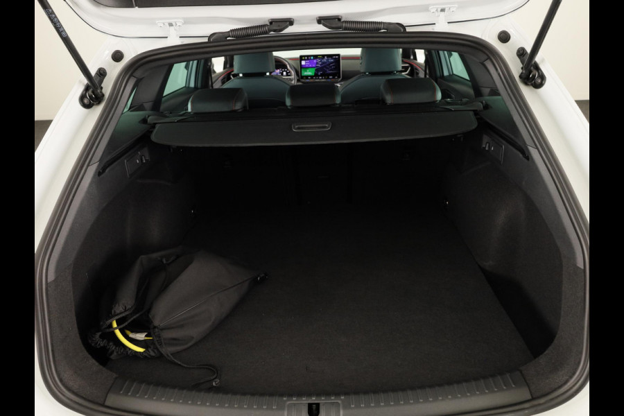 Seat Leon Sportstourer 1.5 TSI e-Hybrid FR PHEV First Edition 204 pk Automaat | Verlengde garantie | Navigatie | Parkeersensoren (Park assist) | Achteruitrijcamera | Adaptieve cruise control | Matrix LED koplampen |